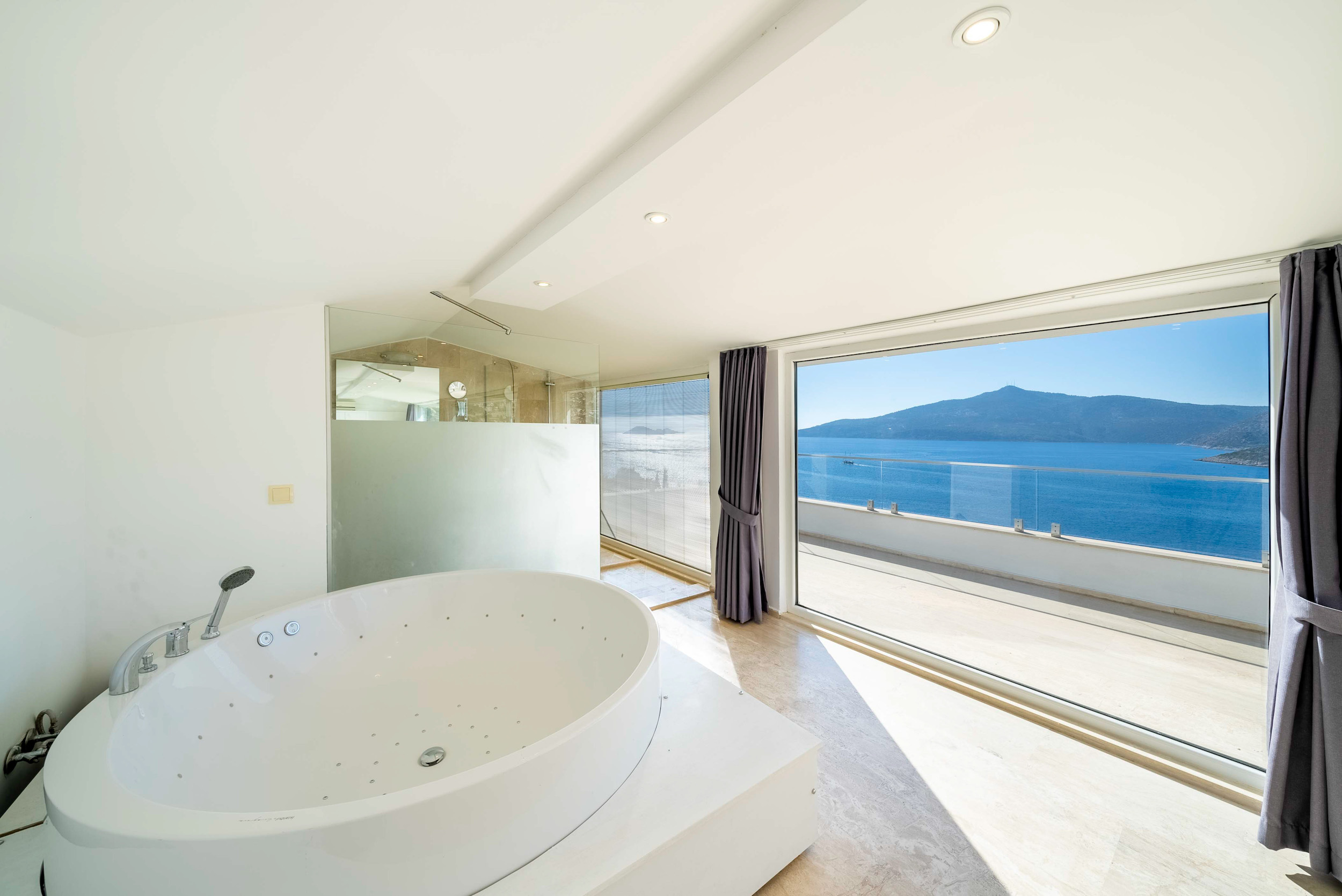 Villa Radiance image 12