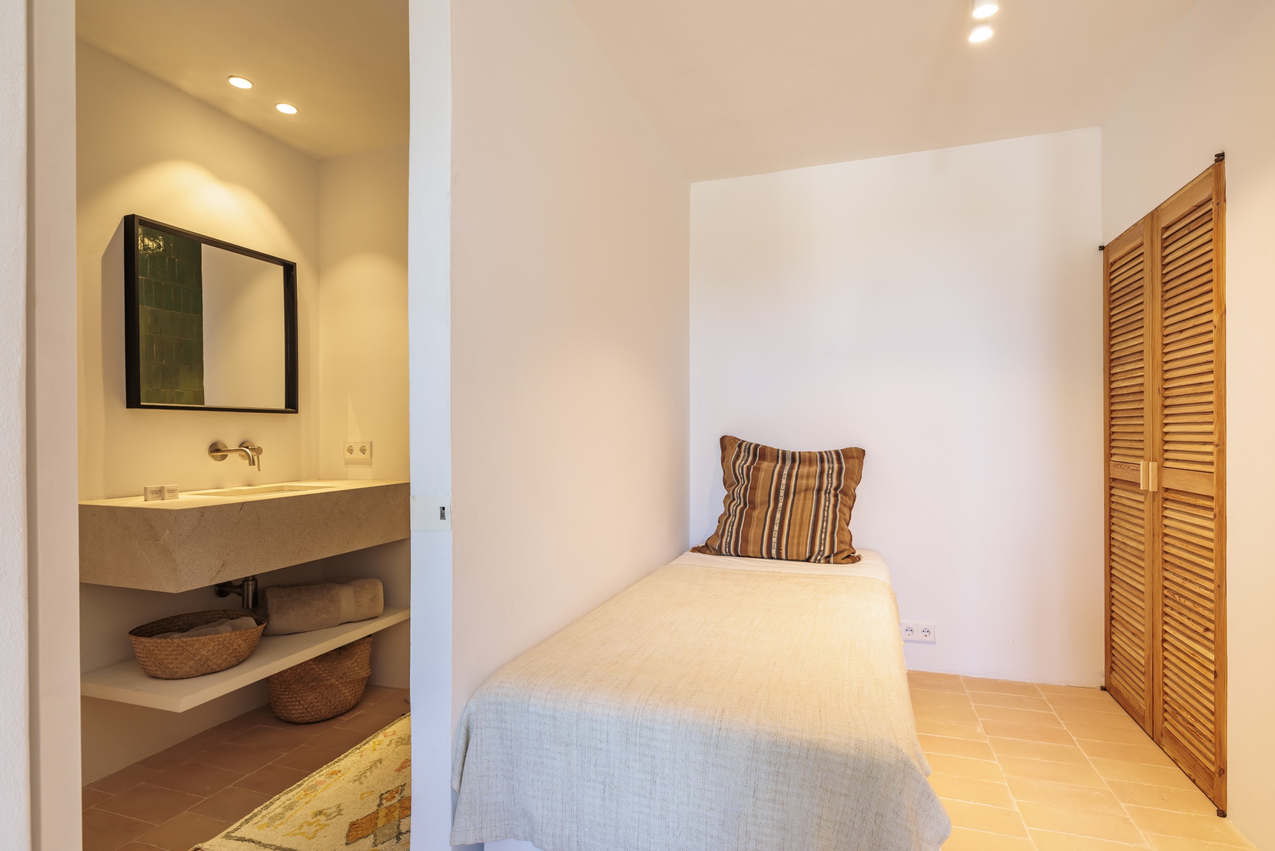 Casa Pins image 34